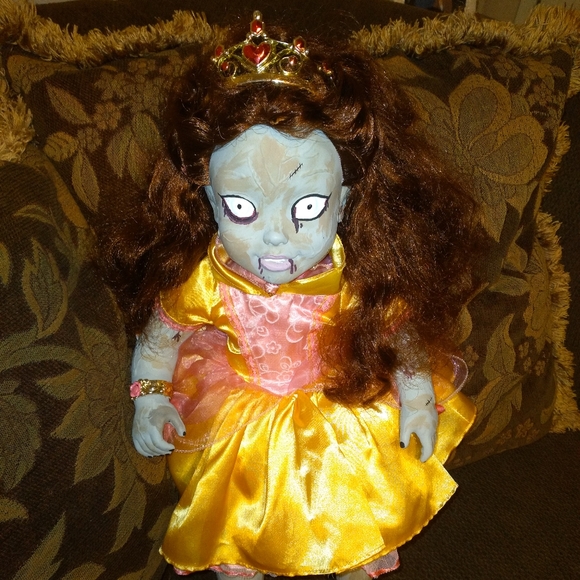 Belle as a zombie. ๐ Custom Art Doll - Picture 6 of 8